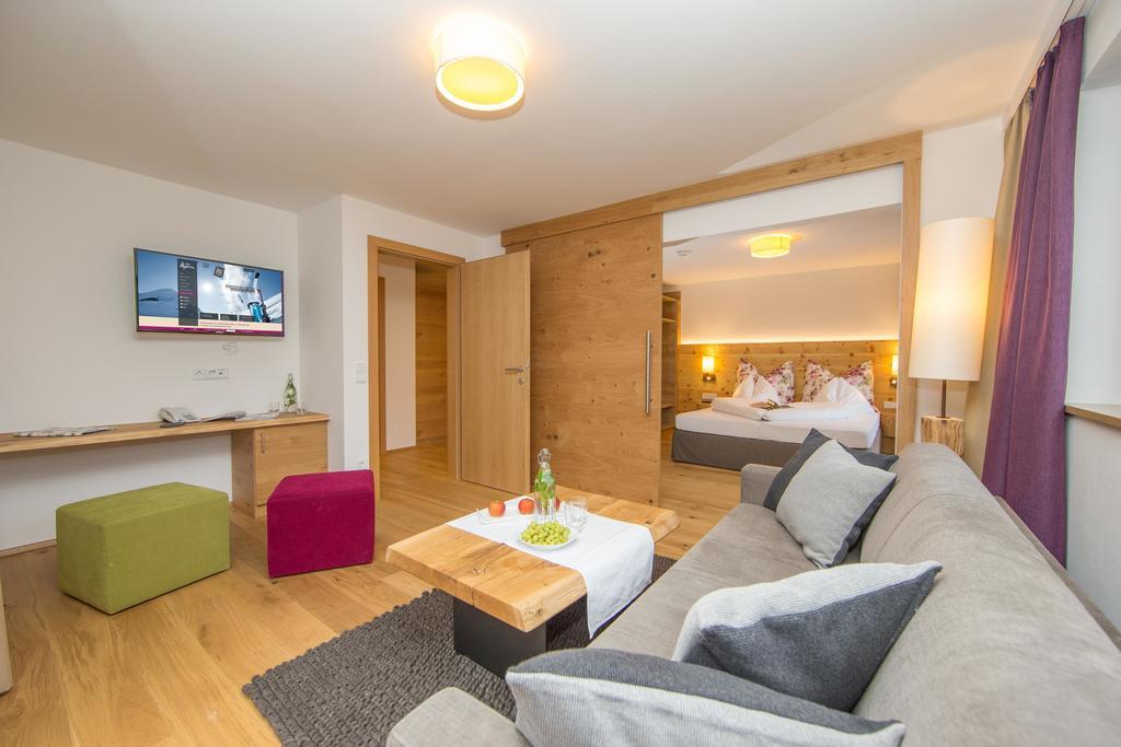 Hotel Stadt Wien Zell am See Room photo